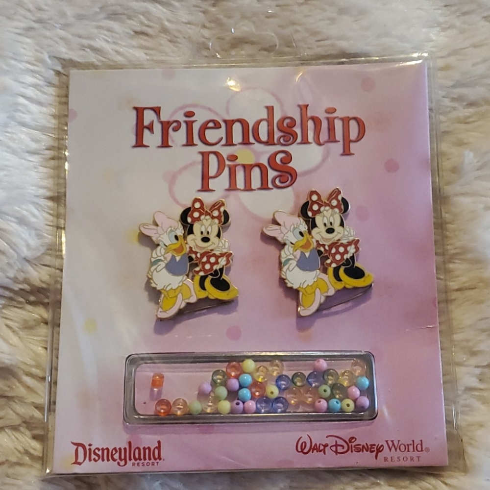 Disney Friendship pins - Minnie mouse and Daisy